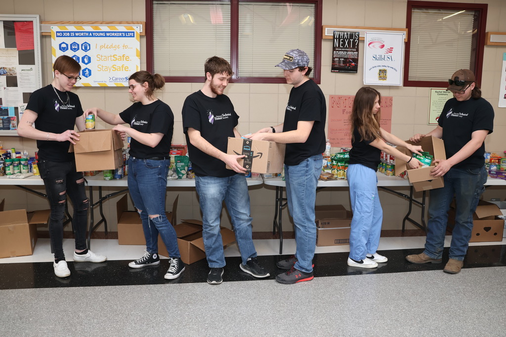 NTHS Students Packaging Food Donations